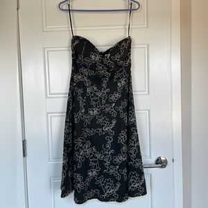 Strapless embroidered dress